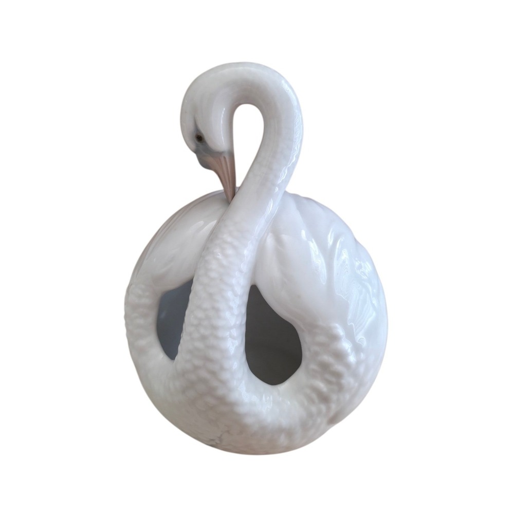 Lladro Swan Ball Figurine Glossy Porcelain #4829 Retired (Ballester) Spain